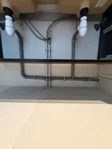 Photo de galerie - Installation de vidange lavabo salle de bain 