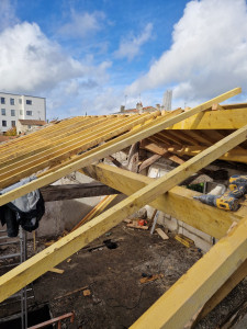 Photo de galerie - Pose panne porteuse insi que chevrons et volige 
