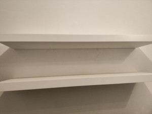 Photo de galerie - Poser l'étagère