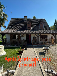 Photo de galerie - Nettoyage couverture grattage à la main et passage produit