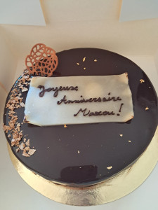 Photo de galerie - 3 chocolats base croustillant praliné Glaçage miroir chocolat