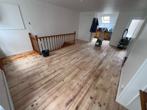 Photo de galerie - Ponçage parquet puis pose de fond dur ainsi que vitrification 