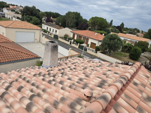 Photo de galerie - Rénovation toiture avec tuile Galleane Silvacane et entourage de cheminée