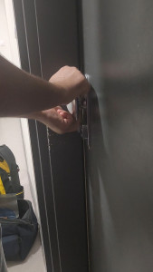 Photo de galerie - Ouverture d'une porte claquée 
