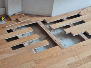 Photo de galerie - Réparation parquet bois massif ou sur lambourdes 
