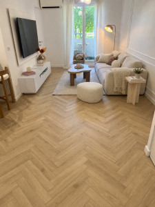 Photo de galerie - Pose d’un parquet stratifié en bâton rompu