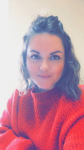 Photo de galerie - Jeune femme dynamique et souriante. 