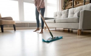 Photo de galerie - Le nettoyage d'un sol.