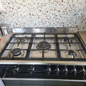 Photo de galerie - Nettoyage d'un piano de cuisine
 