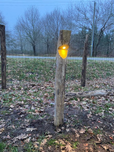 Photo de galerie - Fabrication maison de lampadaire extérieur à l’image de la clôture en piquet d’acacia 