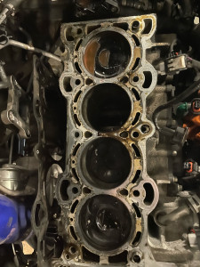 Photo de galerie - Ouverture bloc moteur