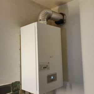 Photo de galerie - Pose chaudière saunier Duval avec mise en marche 
