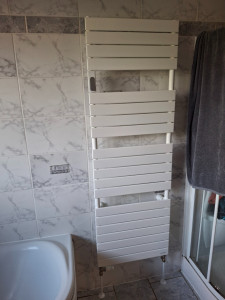 Photo de galerie - Installation d'un radiateur seche-serviette