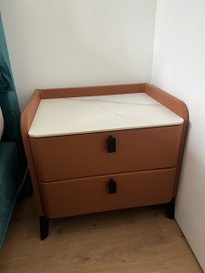 Photo de galerie - Réparation des 4 pieds de deux tables de chevet