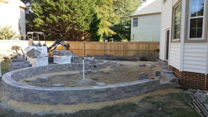 Photo de galerie - Réalisation d’une terrasse en béton : préparation du terrain, coffrage, mise à niveau, coulage du béton et finition soignée. Travaux de maçonnerie extérieure réalisés avec professionnalisme.