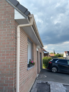 Photo de galerie - Pose d’un nouveau revêtement PVC cache moineaux 