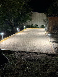 Photo de galerie - Création d’un terrain de pétanque et éclairage ! 