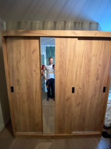 Photo de galerie - Montage Armoire de marque JYSK