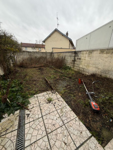 Photo de galerie - Cour de client à débroussailler 