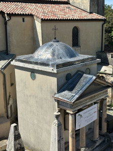 Photo de galerie - Rénovation d’un dôme en plomb sur caveau familiale 