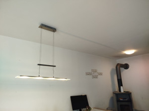 Photo de galerie - Création et installation d’un point lumineux(suspension) au dessus d’une table à manger. Client entièrement Satisfait.