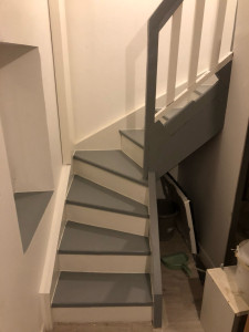 Photo de galerie - Mise en peinture d’escalier 2 couleurs ( gris/blanc)