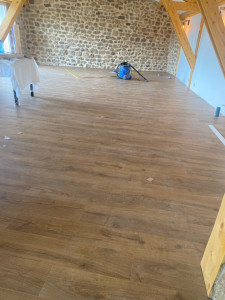 Photo de galerie - Pose de parquet flottant avec isolation sonique 