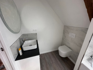 Photo de galerie - Pose d’un meuble vasque et WC suspendus