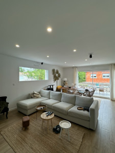 Photo de galerie - Fourniture et poses de spots variables dans un salon 