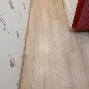 Photo de galerie - Bonjour,
Pose de parquet et plinthes 