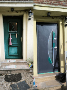 Photo de galerie - Dépose et pose d'une nouvelle porte d'entrée. réalisé seule.
