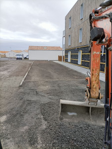 Photo de galerie - Réalisation d'un empièrement pour un futur enrobé
terrassement avec pelle 