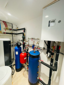 Photo de galerie - Nstallation et mise en service d’une pompe à chaleur air/eau Toshiba pour plancher chauffant de 100 m² 