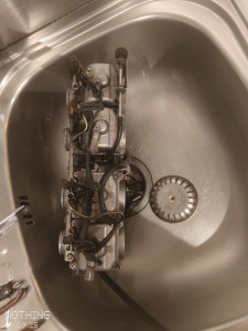 Photo de galerie - Restauration des carburateurs de Kawasaki zr7 