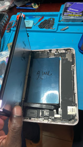 Photo de galerie - Remplacement batterie & écran iPad mini 6