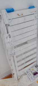 Photo de galerie - Pose d'un sèche serviette connecté.