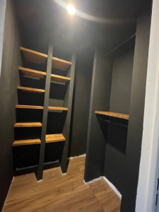 Photo de galerie - Dressing. De A à Z :
- prise de mesure 
- démolition de l’ancien 
- placo/bande a joint/peinture 
- parquet 
- découpe et mise en place des étagères/ penderie 
