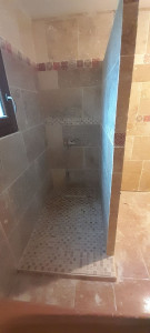 Photo de galerie - Douche en travertin 