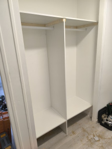 Photo de galerie - Montage dressing sur mesures dans placard 