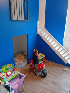 Photo de galerie - Construction lit et en salle de jeux avec le toboggan pour un enfant