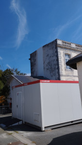 Photo de galerie - Démolition de la cheminée de 13m terminée, enduit réalisé à la nacelle.