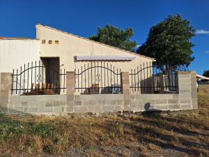 Photo de galerie - Pose de cloture en fer forger et petite masonerie 