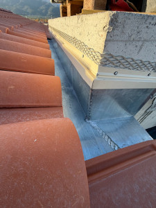 Photo de galerie - Chéneau en zinc sur mesure 