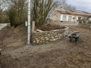 Photo de galerie - Reprise d'un mur en pierre naturel , suite effondrement d'une partie 