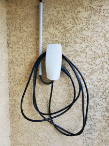 Photo de galerie - Installation borne Tesla (fourni par le client).
