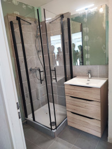 Photo de galerie - Rénovation complète salle de bain placo carrelages plomberie installation mobilier 
