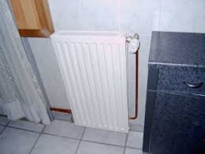 Photo de galerie - Installation de radiateur toilette évier salle de bain 