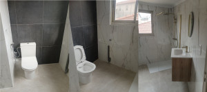 Photo de galerie - Rénovation de salle de bain. Nivellement des sols et des murs, imperméabilisation des sols et des murs pour prévenir les moisissures, collage des angles extérieurs avec des carreaux chanfreinés. Trappe d'accès dissimulée pour la plomberie