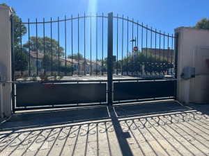 Photo de galerie - Repeinte d un portail 