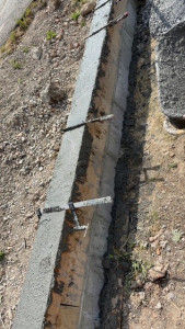 Photo de galerie - Réalisation d'un seuil en béton pour portail